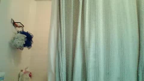 Snapshot of pixieluxxx chatting on April 25, 4:26 pm PixieLuxXx online show from April 25, 4:26 pm