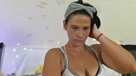 Snapshot of pixieluxxx chatting on April 28, 12:09 am PixieLuxXx online show from April 28, 12:09 am