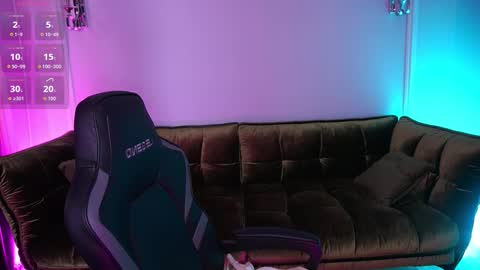 pixiepeachh online show from November 12, 8:04 am