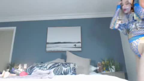 Snapshot of pixiepoems chatting on January 6, 9:39 pm Pixie Poems online show from January 6, 9:39 pm