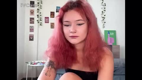 Snapshot of pixieyes0n chatting on February 24, 2:53 am Daryl online show from February 24, 2:53 am