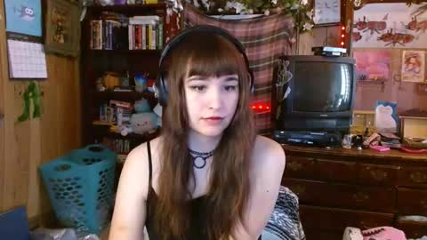 Snapshot of pixinun chatting on January 15, 5:26 pm Izzy online show from January 15, 5:26 pm