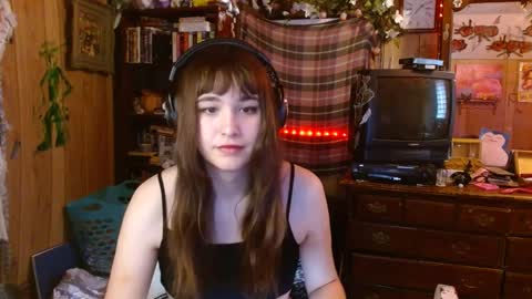Snapshot of pixinun chatting on January 16, 6:37 pm Izzy online show from January 16, 6:37 pm
