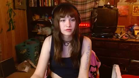 Snapshot of pixinun chatting on January 23, 3:37 am Izzy online show from January 23, 3:37 am