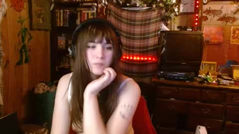 Snapshot of pixinun chatting on February 12, 1:41 am Izzy online show from February 12, 1:41 am