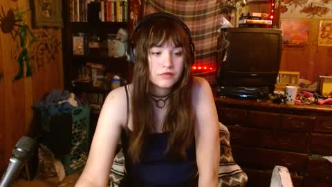 Snapshot of pixinun chatting on February 18, 1:54 am Izzy online show from February 18, 1:54 am