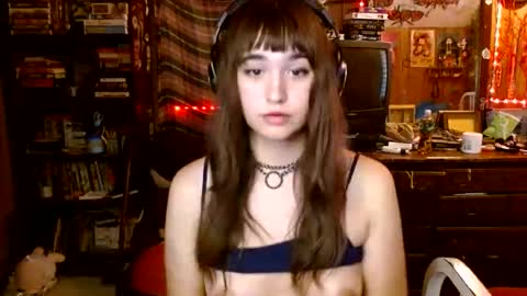 Snapshot of pixinun chatting on September 15, 8:09 pm Izzy online show from September 15, 8:09 pm