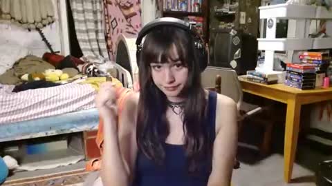 Snapshot of pixinun chatting on June 3, 2:25 am Izzy online show from June 3, 2:25 am