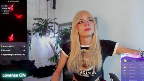 Snapshot of pixy_20 chatting on January 13, 7:43 am cris online show from January 13, 7:43 am
