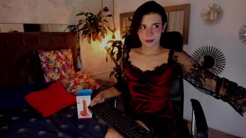 Snapshot of pixy_20 chatting on February 11, 2:25 am cris online show from February 11, 2:25 am