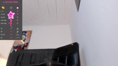 Snapshot of pixy_xxxgirl chatting on February 17, 4:53 am charlie  online show from February 17, 4:53 am