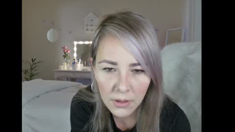 Lynn online show from December 9, 12:30 pm