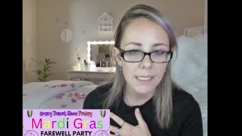Lynn online show from December 11, 3:15 pm