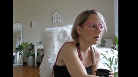 Lynn online show from February 6, 12:05 pm