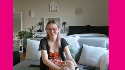 Lynn online show from February 24, 4:15 pm