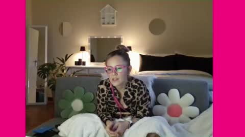Lynn online show from February 26, 4:56 pm