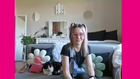Lynn online show from March 4, 2:10 pm