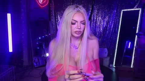 Snapshot of plasticfuckdoll chatting on September 12, 12:00 am Dumb bimbo fuck doll online show from September 12, 12:00 am