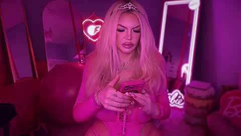 Snapshot of plasticfuckdoll chatting on September 27, 12:15 am Dumb bimbo fuck doll online show from September 27, 12:15 am
