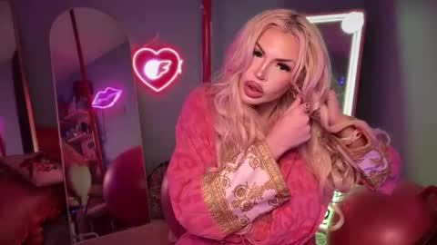 Snapshot of plasticfuckdoll chatting on October 23, 2:33 am Dumb bimbo fuck doll online show from October 23, 2:33 am