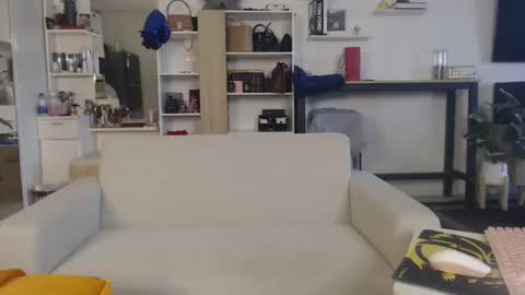 Snapshot of plasticgirll chatting on December 22, 10:17 am plasticgirll online show from December 22, 10:17 am