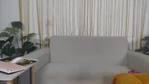 Snapshot of plasticgirll chatting on February 2, 1:32 pm plasticgirll online show from February 2, 1:32 pm