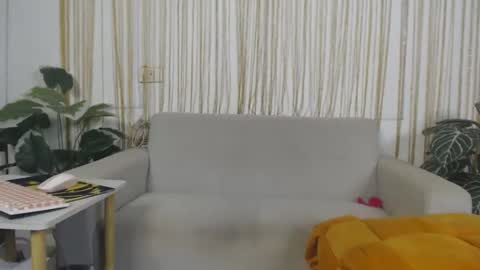 Snapshot of plasticgirll chatting on February 27, 4:40 pm plasticgirll online show from February 27, 4:40 pm