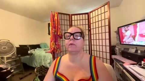 Snapshot of platinumpuzzy chatting on April 23, 2:30 pm Platinum Puzzy online show from April 23, 2:30 pm