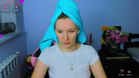 Snapshot of playful_mary chatting on July 13, 8:22 pm Masha online show from July 13, 8:22 pm