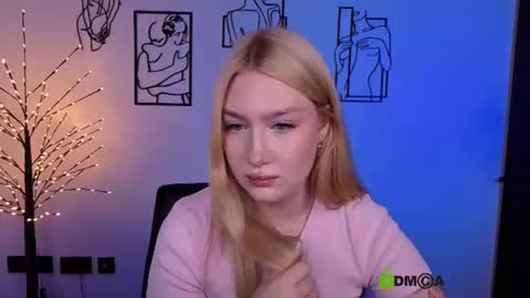 Snapshot of playful_sophie chatting on July 18, 7:06 pm Sophie online show from July 18, 7:06 pm