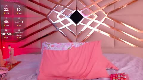 Snapshot of playfulcurvymommy chatting on October 7, 9:12 pm Scarlett online show from October 7, 9:12 pm