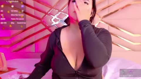 Snapshot of playfulcurvymommy chatting on October 12, 12:26 pm Scarlett online show from October 12, 12:26 pm