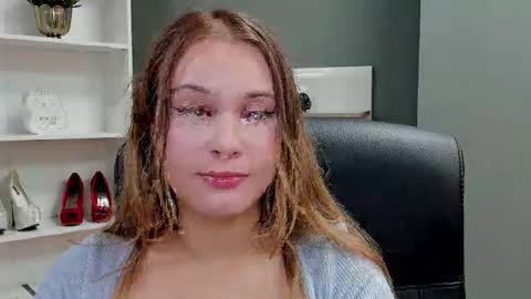 Snapshot of playgirl_valeria chatting on October 14, 9:04 pm Valeria online show from October 14, 9:04 pm