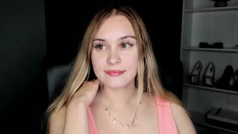 Snapshot of playgirl_valeria chatting on May 20, 5:19 pm Valeria online show from May 20, 5:19 pm