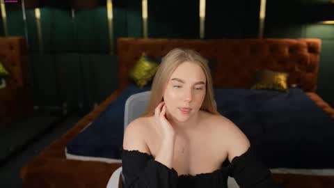 Lana online show from December 4, 11:30 am