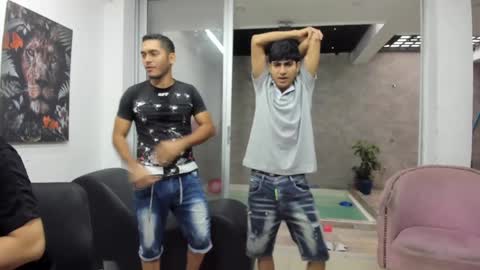   online show from February 3, 11:42 am