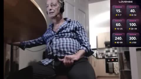 Play Me online show from December 15, 4:22 pm