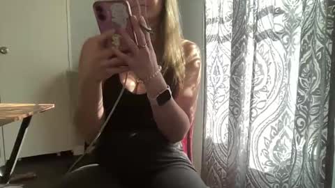 Snapshot of playwithcaity chatting on November 14, 5:22 pm Caity online show from November 14, 5:22 pm