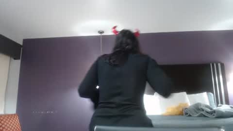 pleasantdinosaurus7537 online show from December 17, 7:03 am