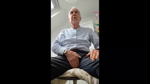 Snapshot of pleasedominateme chatting on October 12, 2:27 pm Pleasedominateme online show from October 12, 2:27 pm