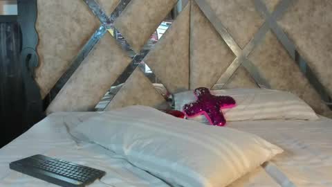 Snapshot of pleasure_aurora chatting on March 27, 2:06 pm Aurora online show from March 27, 2:06 pm