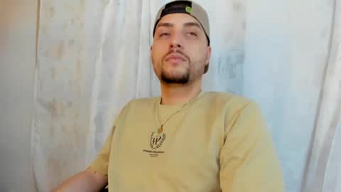 Snapshot of pleasure_vibes023 chatting on September 18, 9:39 pm JUAN AND JULI online show from September 18, 9:39 pm