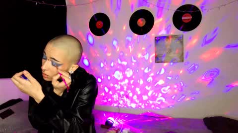   online show from December 18, 10:02 pm