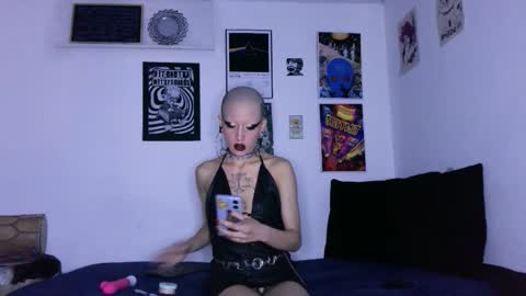    online show from January 6, 11:18 pm