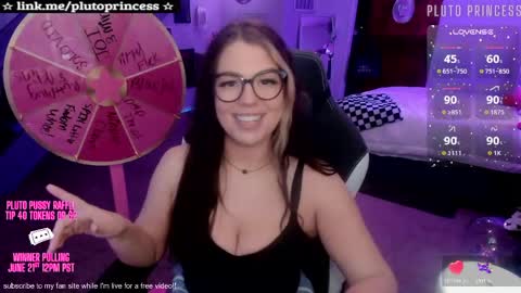 Snapshot of plutoprincess69 chatting on April 29, 1:21 am Pluto Princess online show from April 29, 1:21 am
