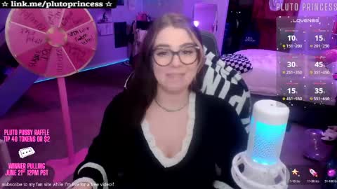 Snapshot of plutoprincess69 chatting on May 7, 5:57 am Pluto Princess online show from May 7, 5:57 am