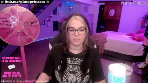 Snapshot of plutoprincess69 chatting on May 21, 3:02 am Pluto Princess online show from May 21, 3:02 am