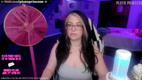 Snapshot of plutoprincess69 chatting on May 23, 8:18 am Pluto Princess online show from May 23, 8:18 am