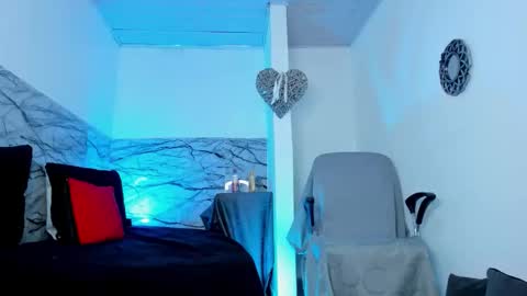 Snapshot of pocahontas921 chatting on February 7, 3:27 pm Emi online show from February 7, 3:27 pm