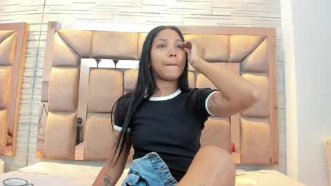 Snapshot of pocahontas_pow chatting on May 30, 12:13 pm Pocahontas online show from May 30, 12:13 pm